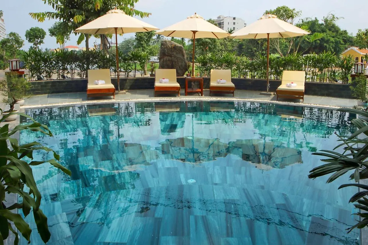 Threeway Riverside Villa Hoi An