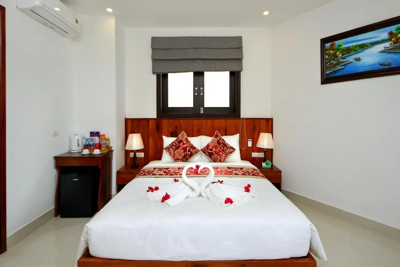 Threeway Riverside Villa Hoi An