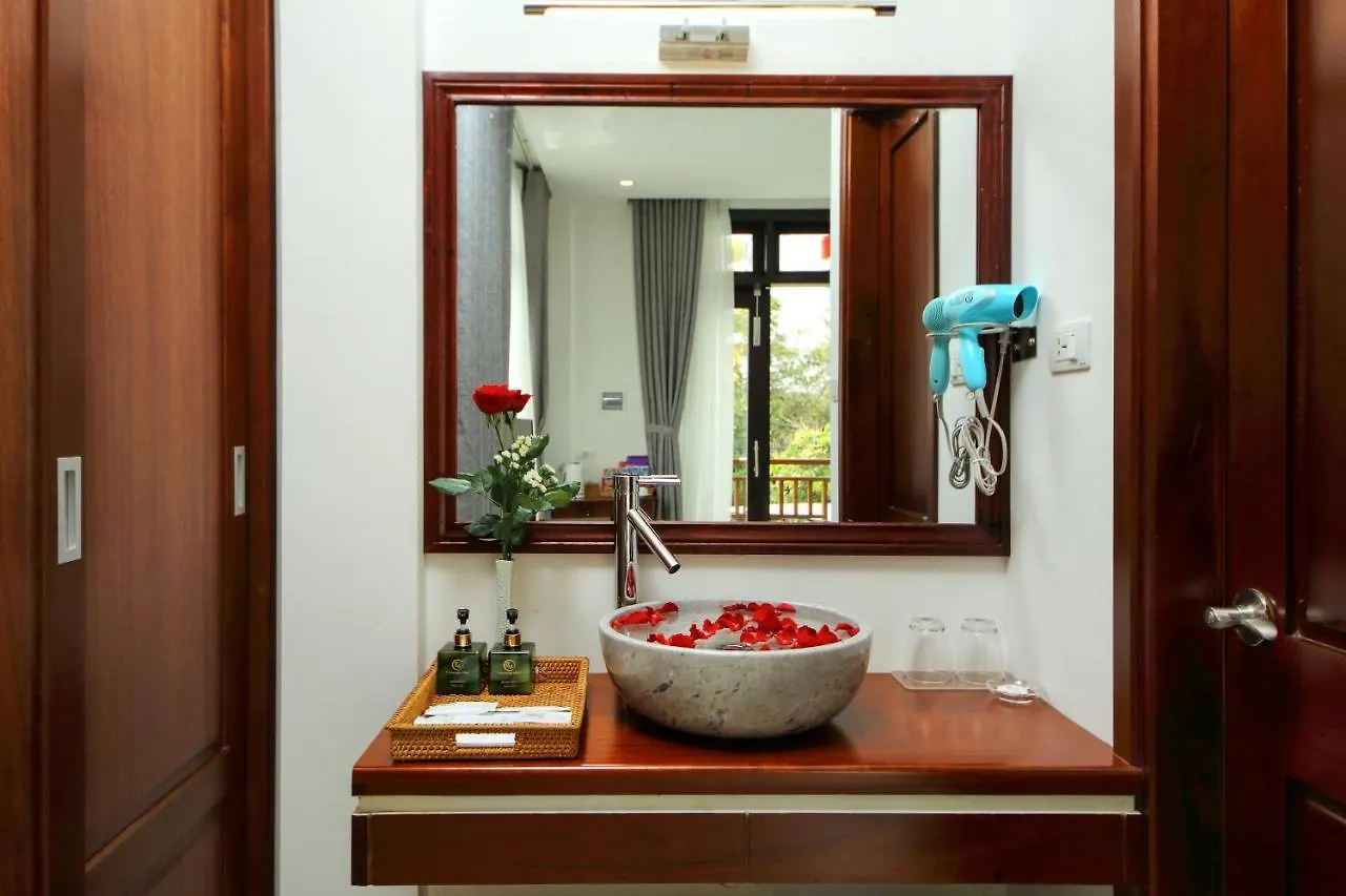 Threeway Riverside Villa Hoi An